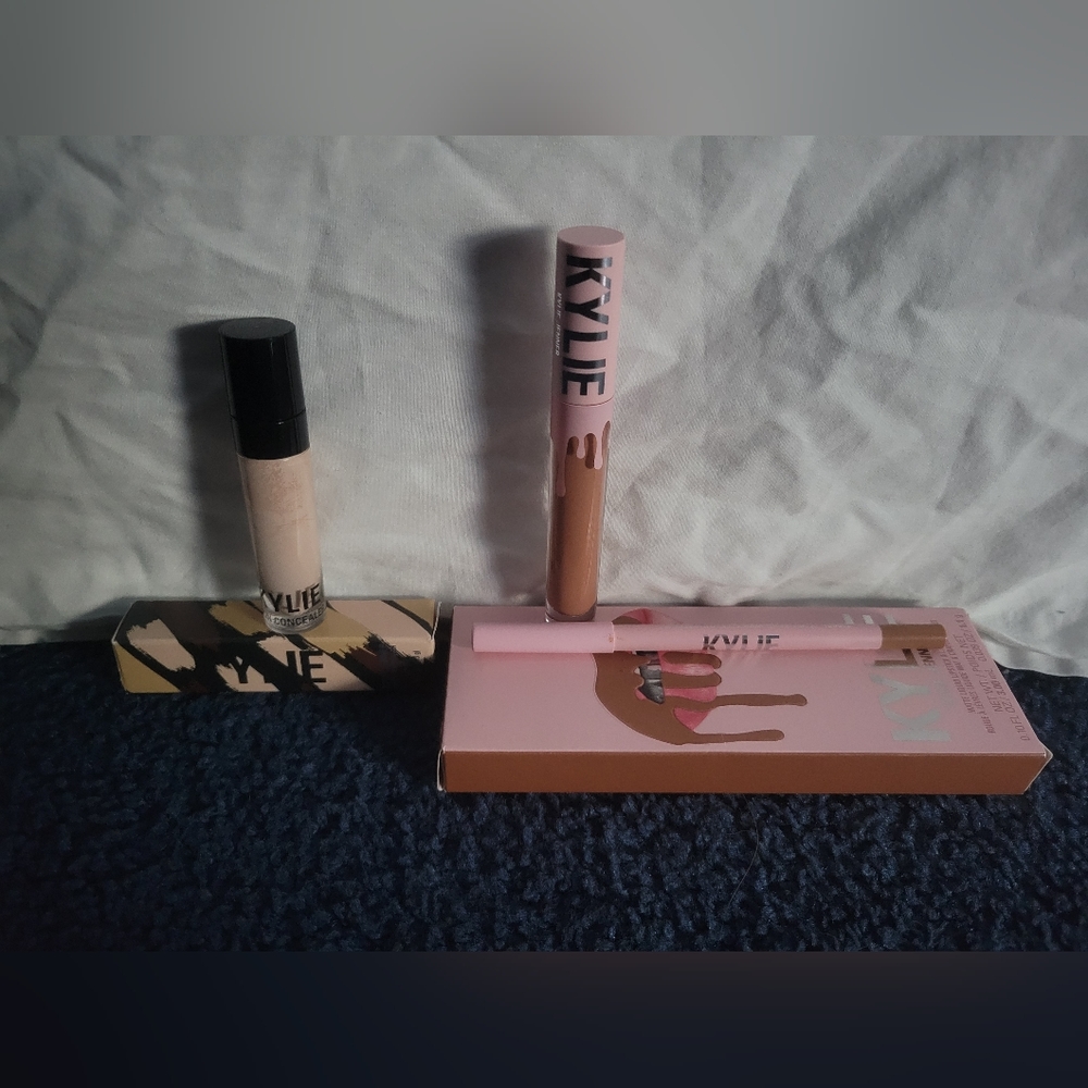 Kylie Jenner Cosmic Lip Kit Bundle